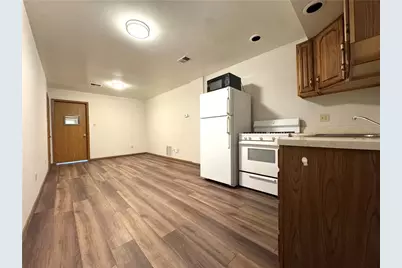 521 Wampum Ave #4, Ellwood City, PA 16117 - Photo 2