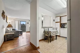 1987 Centurion Dr, Pittsburgh, PA 15221 - Photo 8