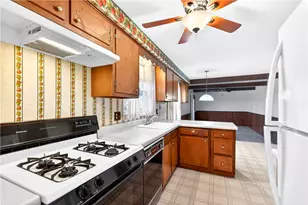 2521 Rose Dr, Pittsburgh, PA 15116 - Photo 12