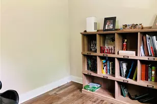 1044 Delaware Ave, Bethel Park, PA 15102 - Photo 16