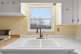 4923 Leona Dr, Pittsburgh, PA 15227 - Photo 18