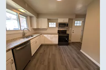 807 Western Ave, Jeannette, PA 15644 - Photo 8