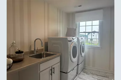 140 Victoria Dr, Moon/Crescent Twp, PA 15108 - Photo 16