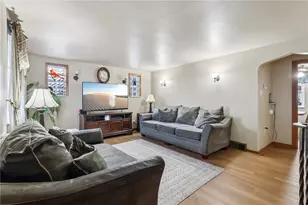 422 Mifflin St, West Mifflin, PA 15122 - Photo 2