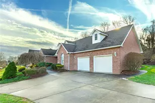 1031 Lexington Dr, Murrysville, PA 15632 - Photo 2