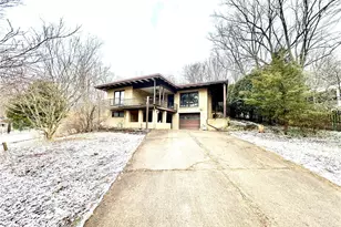 107 Rockwell Dr, Hempfield Township, PA 15644 - Photo 2