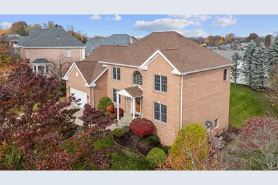 370 Cobblestone Cir, Robinson Twp, PA 15136 - Photo 2