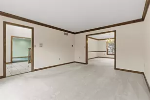 370 Cobblestone Cir, Robinson Twp, PA 15136 - Photo 6
