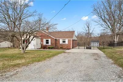 2625 Oakhill Dr, South Park, PA 15129 - Photo 2