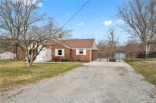 2625 Oakhill Dr, South Park, PA 15129 - Photo 2