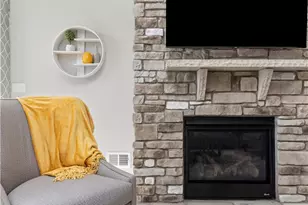 109 Independence Dr, Jefferson Township, PA 16023 - Photo 8