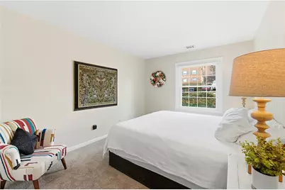 1110 Chatham Park Dr #E, Scott Township, PA 15216 - Photo 14