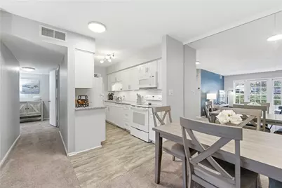 1110 Chatham Park Dr #E, Scott Township, PA 15216 - Photo 8