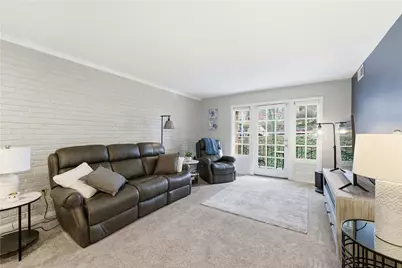 1110 Chatham Park Dr #E, Scott Township, PA 15216 - Photo 4