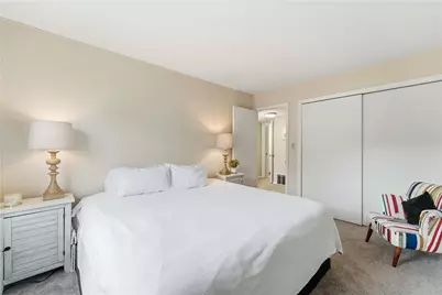 1110 Chatham Park Dr #E, Scott Township, PA 15216 - Photo 38