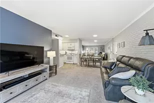 1110 Chatham Park Dr, Scott Township, PA 15216 - Photo 6