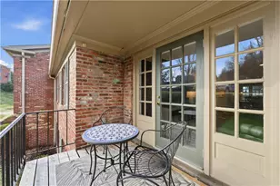 1110 Chatham Park Dr, Scott Township, PA 15216 - Photo 24