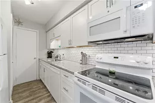 1110 Chatham Park Dr, Scott Township, PA 15216 - Photo 10