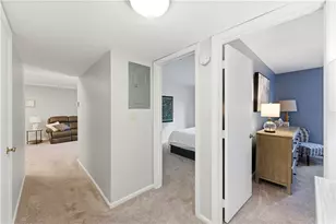 1110 Chatham Park Dr, Scott Township, PA 15216 - Photo 12