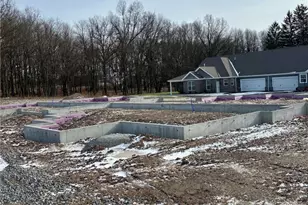 138 Independence Dr, Jefferson Township, PA 16023 - Photo 2