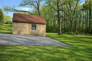 17 Dusty Ln, Grove City Boro, PA 16127 - Photo 4