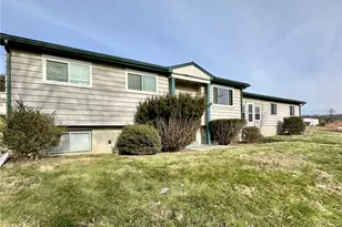 31 Beecher Ct, Allegheny Township, PA 15656 - Photo 2