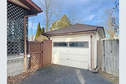 231 E Meyer Ave, New Castle, PA 16105 - Photo 18