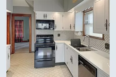 231 E Meyer Ave, New Castle, PA 16105 - Photo 8