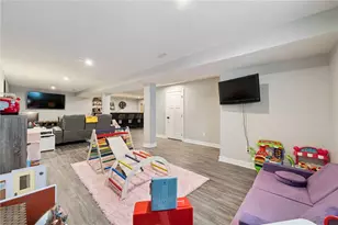 1063 Wedgewood Dr, Penn Twp, PA 15644 - Photo 32