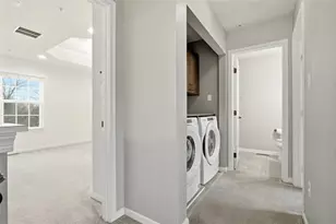 1204 Pointe View Dr, Adams Township, PA 16046 - Photo 16