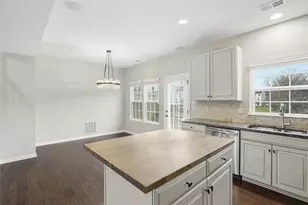 1204 Pointe View Dr, Adams Township, PA 16046 - Photo 14