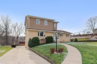 990 Holly Lynne Drive, South Park, PA 15236 - Photo 2