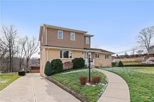 990 Holly Lynne Dr, South Park, PA 15236 - Photo 2