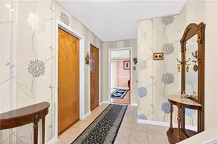 8576 W Barkhurst Dr, Pittsburgh, PA 15237 - Photo 4