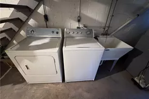 530 Maytide St, Pittsburgh, PA 15227 - Photo 14