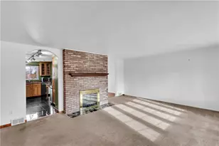 221 Roxbury Dr, Hempfield Township, PA 15601 - Photo 4