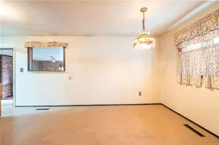 222 Ridgefield Dr, Hempfield Township, PA 15601 - Photo 10