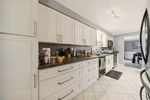 225 Lynn Ann Dr, Pittsburgh, PA 15068 - Photo 6