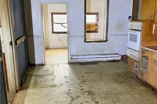 1022 Gaskill Ave, Jeannette, PA 15644 - Photo 6