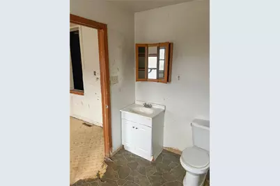 1022 Gaskill Ave, Jeannette, PA 15644 - Photo 10