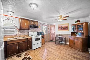 1152 W Gibson Ave, Connellsville, PA 15425 - Photo 8