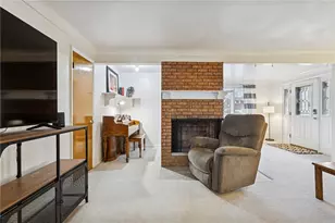 318 Maple St, West Mifflin, PA 15122 - Photo 2