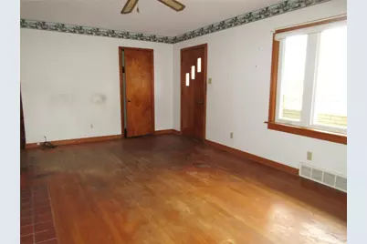 1684 E Maiden St, South Strabane, PA 15301 - Photo 4