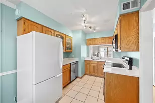 635 Robinwood Dr, Scott Township, PA 15216 - Photo 6