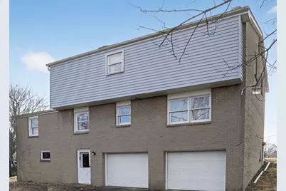 510 Buckingham Dr, Hempfield Township, PA 15601 - Photo 2