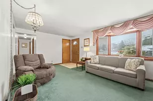 218 Longvue Dr, Ross Twp, PA 15237 - Photo 8