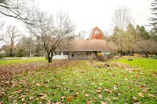 137 Boswell Rd, Saint Clair Township, PA 15944 - Photo 4