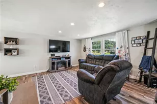 431 Tivoli Rd, Pittsburgh, PA 15239 - Photo 2