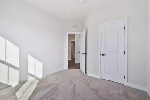 1052 Blackthorne Dr, Penn Twp, PA 15644 - Photo 16