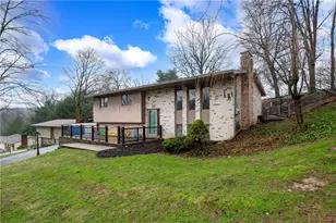 120 Lyn Dale Dr, Center Township, PA 16001 - Photo 2